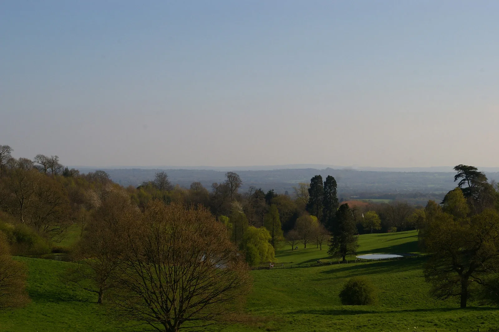 วิวจากบ้าน Chartwell ลงไปตามหุบเขาสู่ Weald ภาพถ่ายเมื่อ 7 เมษายน 2017