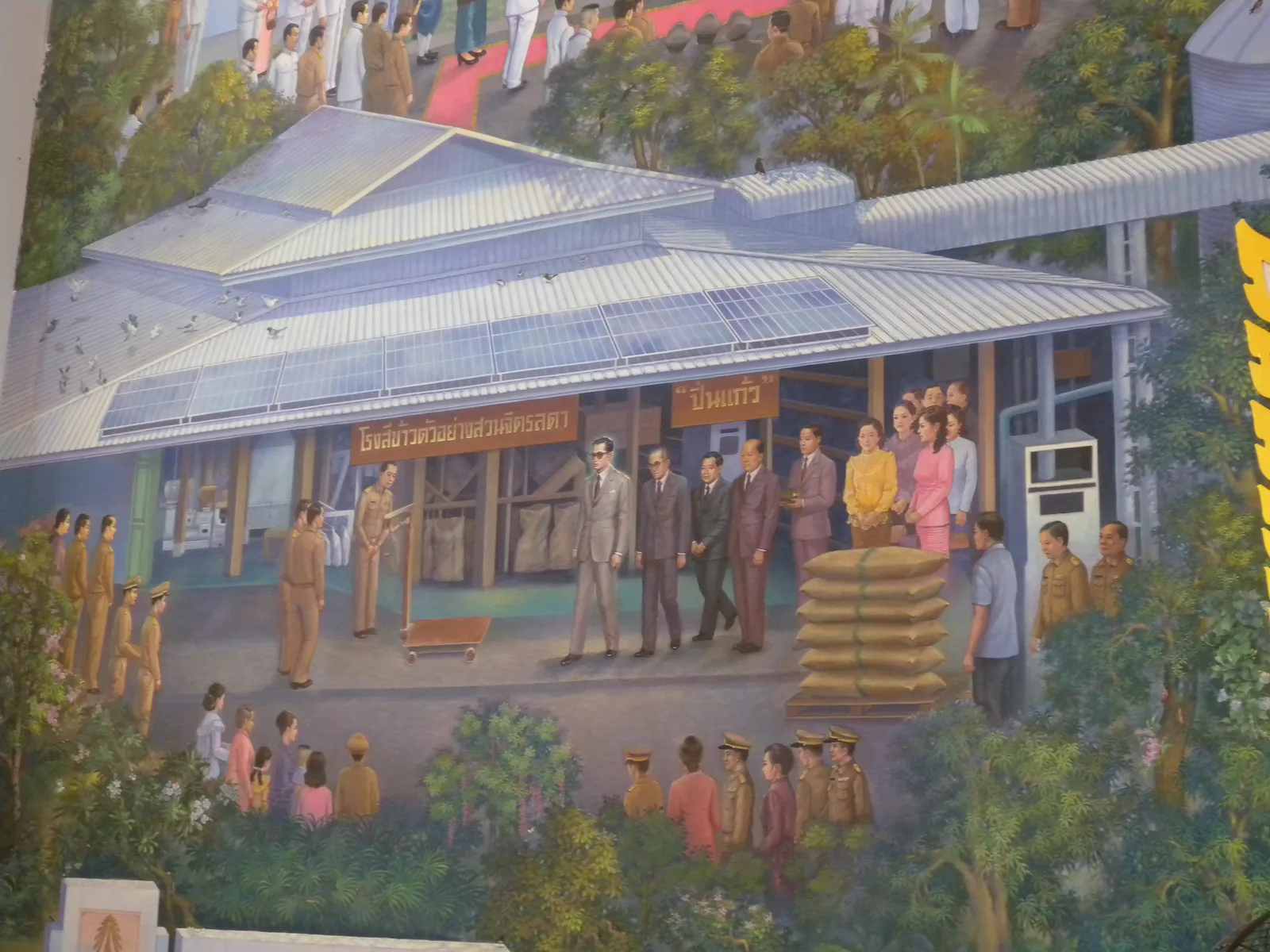 จิตรกรรมฝาผนัง พ.ศ. 2560 เล่าเรื่องโรงสีข้าวใน โครงการส่วนพระองค์ สวนจิตรลดา