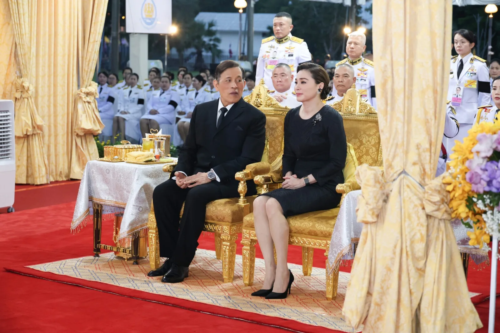 พระบาทสมเด็จพระเจ้าอยู่หัว และสมเด็จพระนางเจ้า ฯ พระบรมราชินี ณ อาคารชลพิพัฒน์