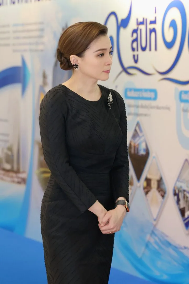 สมเด็จพระนางเจ้า ฯ พระบรมราชินี บริเวณนิทรรศการ อาคารชลพิพัฒน์