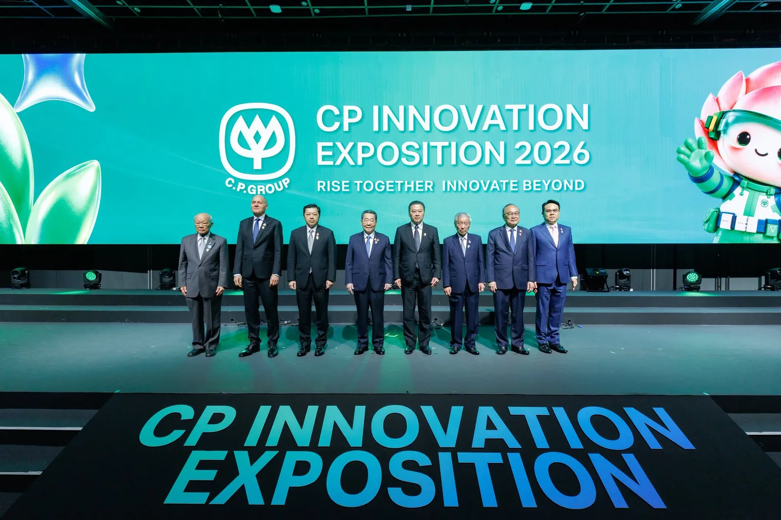 ผู้บริหารเครือเจริญโภคภัณฑ์บนเวทีพิธีเปิดงาน CP Innovation Exposition 2026 ที่ทรู ดิจิทัล พาร์ค
