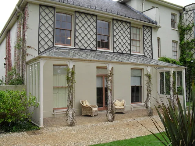 บ้าน Down House ด้านสวน ภาพถ่ายเมื่อ 8 พฤษภาคม 2010
