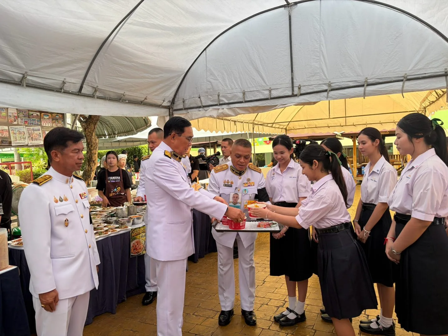 ภาพข่าวจากหน่วยราชการในพระองค์ อาหารพระราชทาน และอุปกรณ์กีฬาพระราชทาน โรงเรียนเทพศิรินทร์ นนทบุรี วันที่ 14 กันยายน 2569