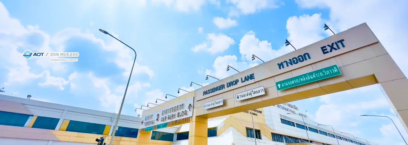 ป้าย Passenger Drop Lane และทางออกของท่าอากาศยานดอนเมือง