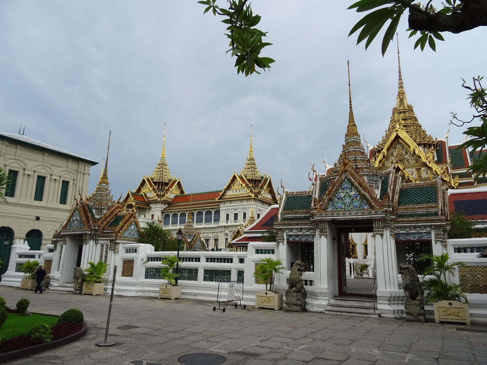 พระที่นั่งดุสิตมหาปราสาท กับ พระที่นั่งจักรีมหาปราสาท ภาพถ่ายเมื่อ พ.ศ. 2561