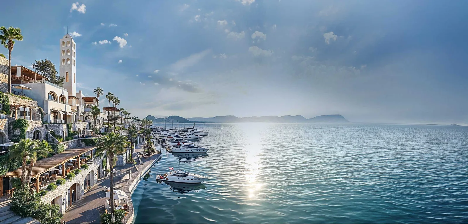 ภาพโครงการ SouthMED ของ Talaat Moustafa Group บนชายฝั่งเหนือของอียิปต์ แสดงมารีนา เรือยอชต์ และอาคารริมน้ำ