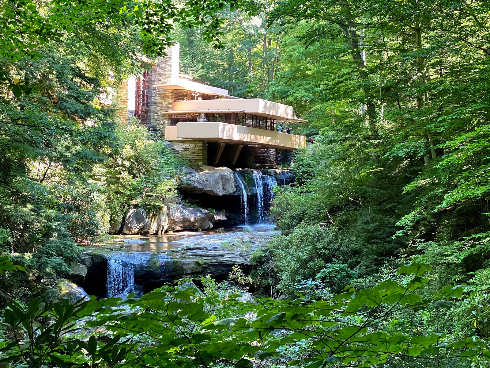 บ้าน Fallingwater และลำธารด้านล่าง ปี 2020