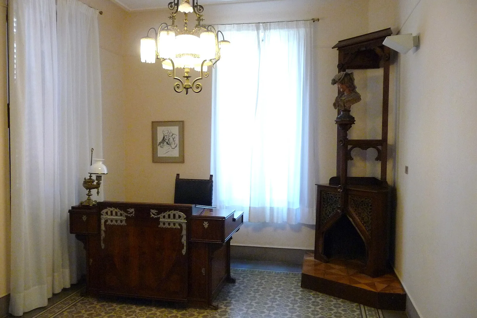 ห้องทำงานของ Gaudí ในพิพิธภัณฑ์บ้านเกาดี้ ภาพถ่ายเมื่อ 7 พฤษภาคม 2012