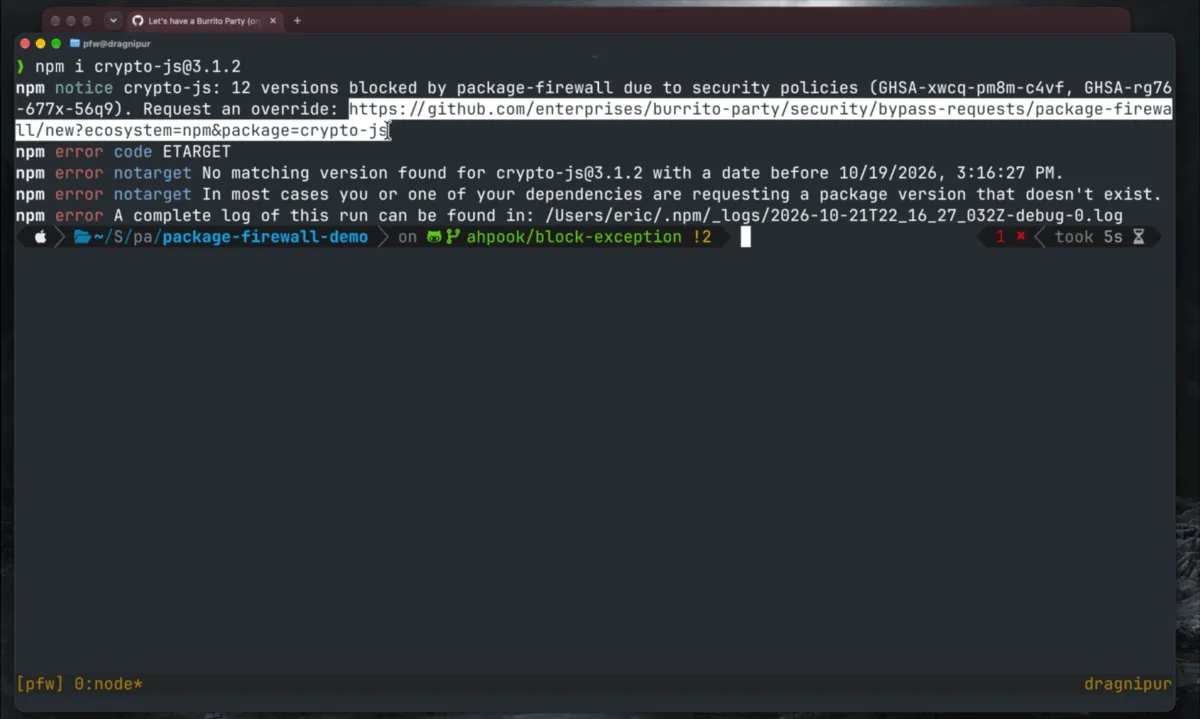 หน้าจอเทอร์มินัลที่ npm แจ้งว่า crypto-js 12 รุ่นถูก GitHub package firewall บล็อกตามนโยบายความปลอดภัย พร้อม URL สำหรับขอยกเว้น