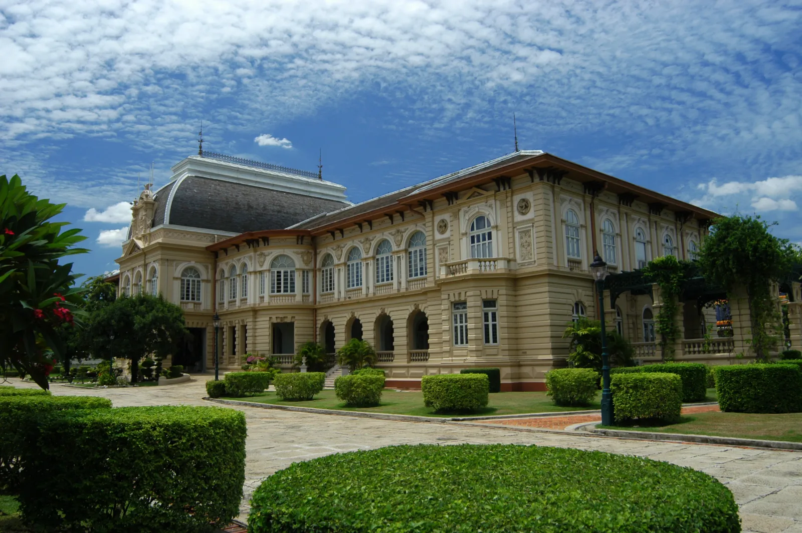 พระที่นั่งบรมพิมาน ใน พระบรมมหาราชวัง