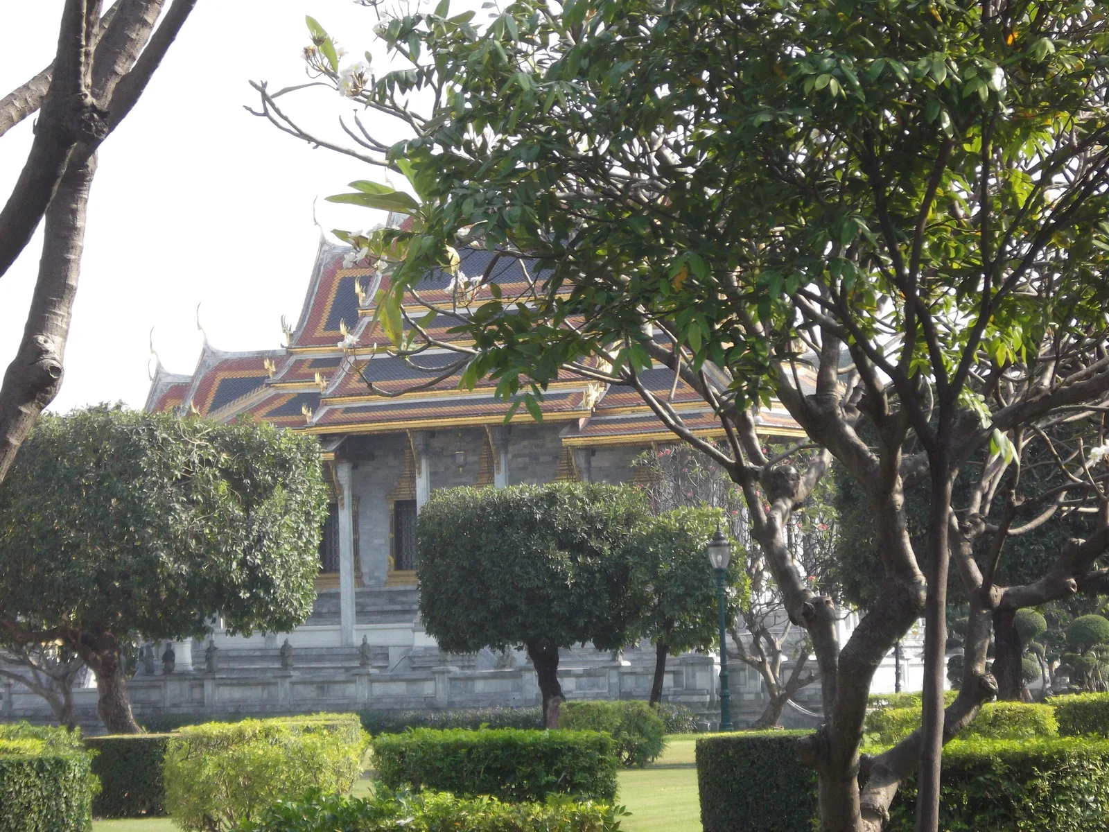 พระพุทธรัตนสถาน ในสวนศิวาลัย ภาพถ่ายเมื่อ พ.ศ. 2556