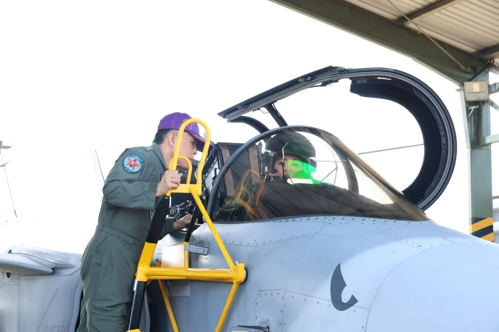 ห้องนักบินของเครื่องบิน Gripen ก่อนการฝึกทำการบิน (SOLO)