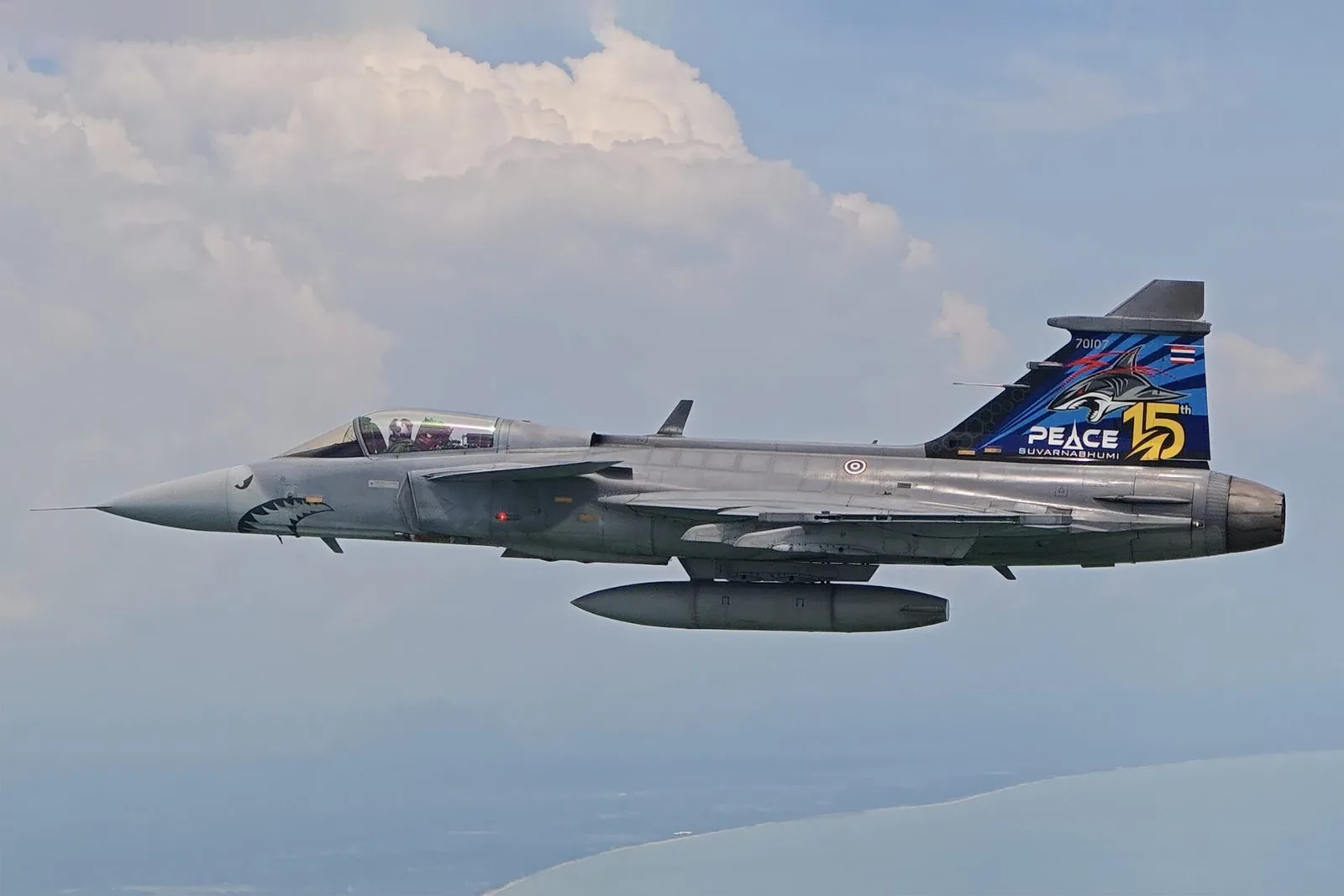 เครื่องบิน Gripen ขณะทำการบินเหนือเมฆ
