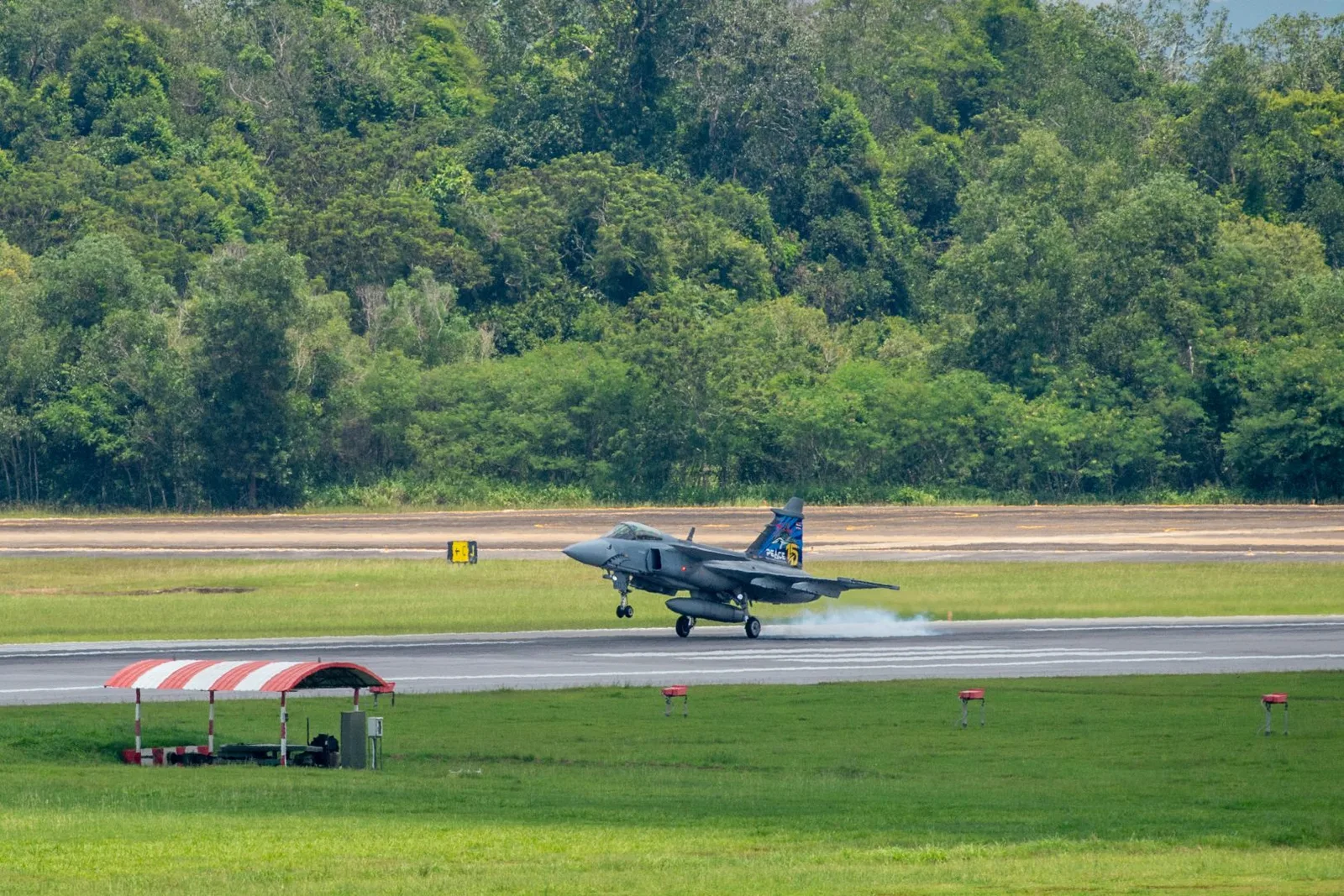 เครื่องบิน Gripen บนทางวิ่ง กองบิน 7 วันที่ 8 ตุลาคม 2569