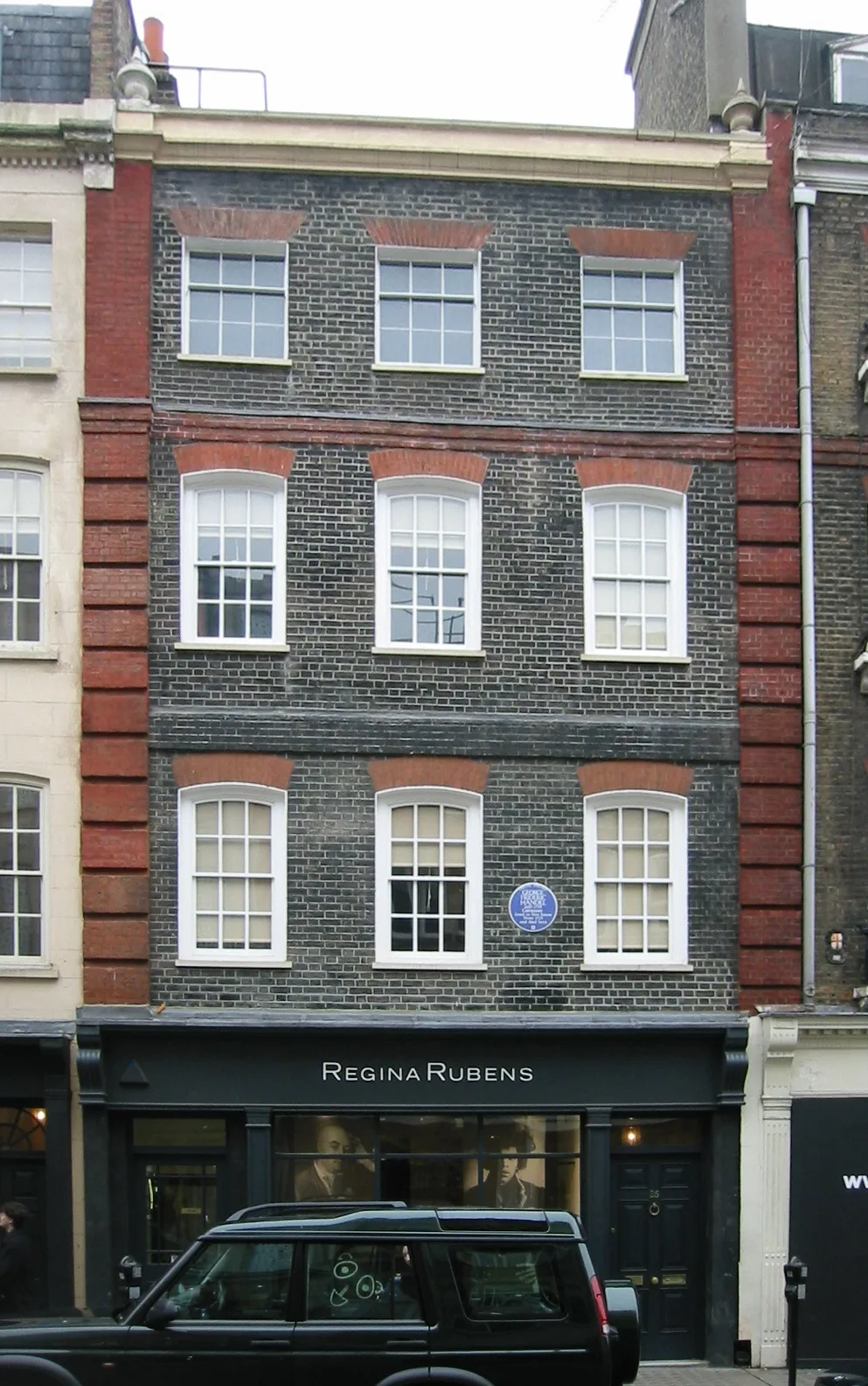 25 Brook Street ภาพถ่ายปี 2002 ชั้นล่างยังเป็นหน้าร้าน