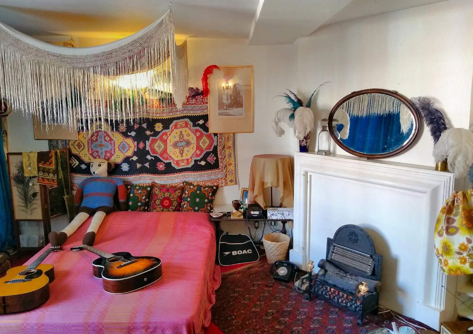 ห้องนอนของ Jimi Hendrix ที่จัดแสดงใน Handel Hendrix House ภาพถ่ายเมื่อ 14 กุมภาพันธ์ 2025