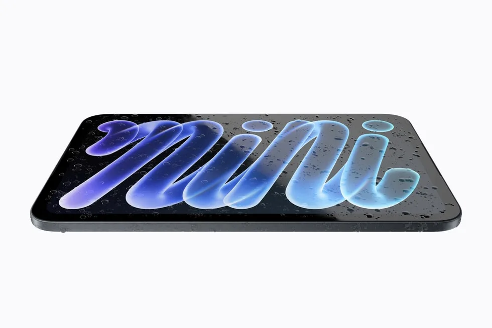 iPad mini 2026 ราคาเริ่ม 24,900 บาท วางราบและมีหยดน้ำบนจอ แสดงการกันน้ำ IP67