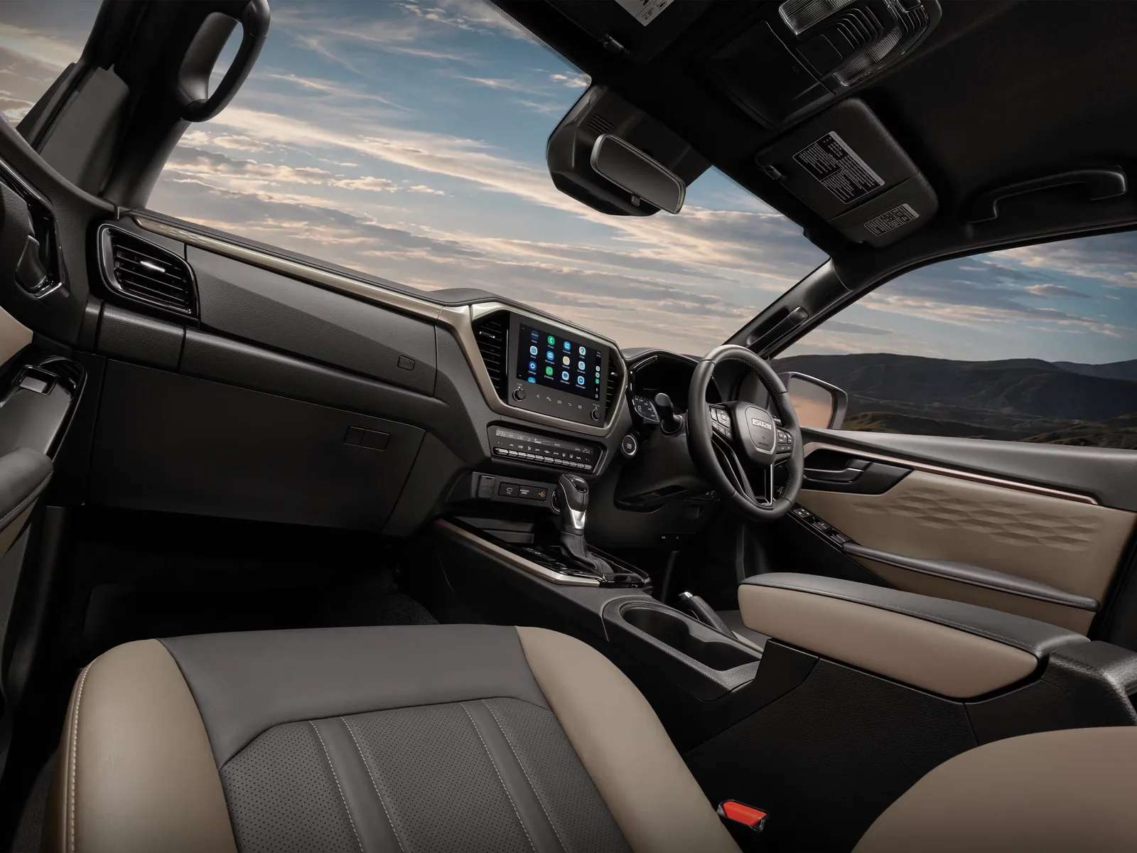 ห้องโดยสาร ISUZU V-CROSS 4x4 พวงมาลัยขวา เบาะสองโทนและจอกลาง