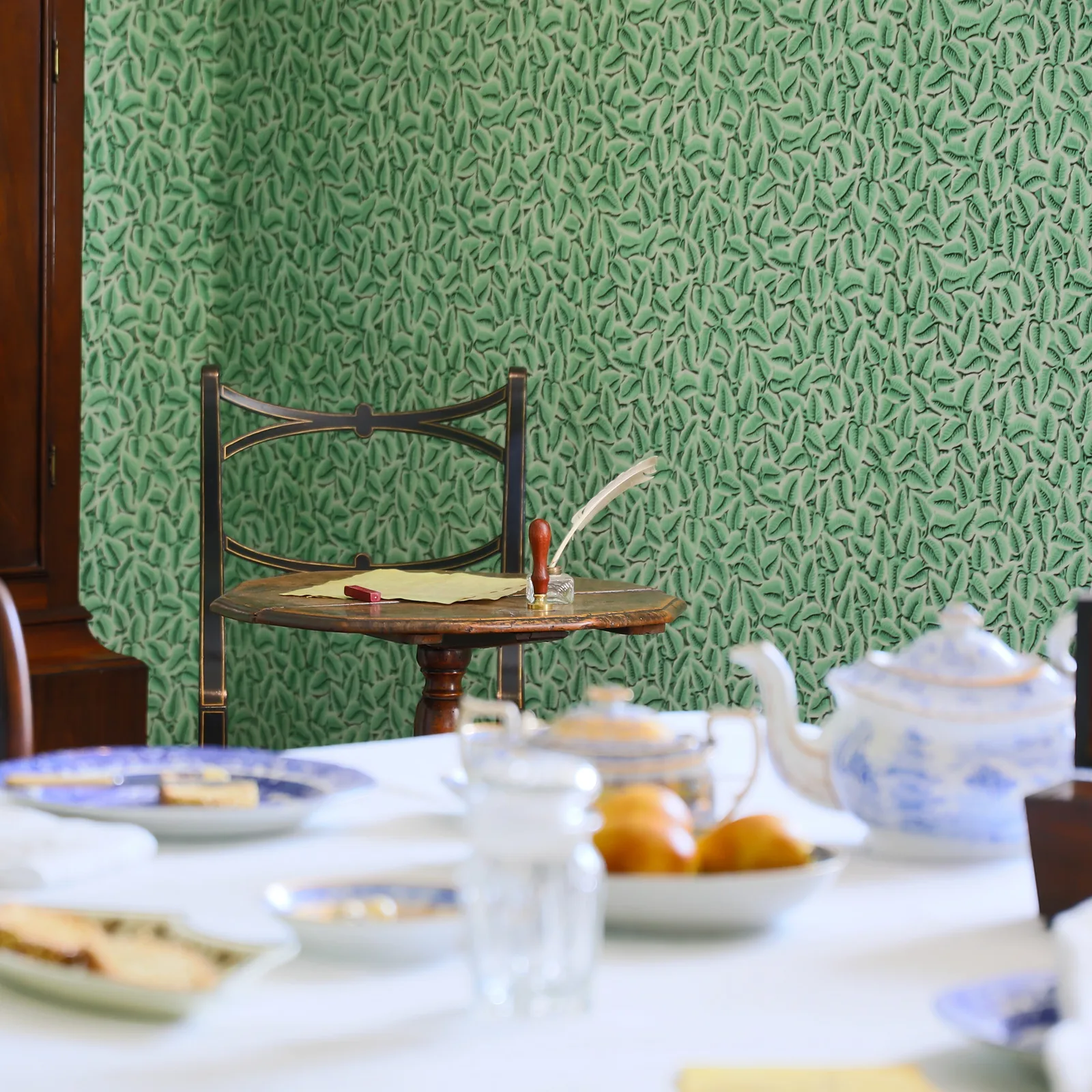 โต๊ะเขียนหนังสือของ Jane Austen ในห้องอาหาร ภาพของพิพิธภัณฑ์