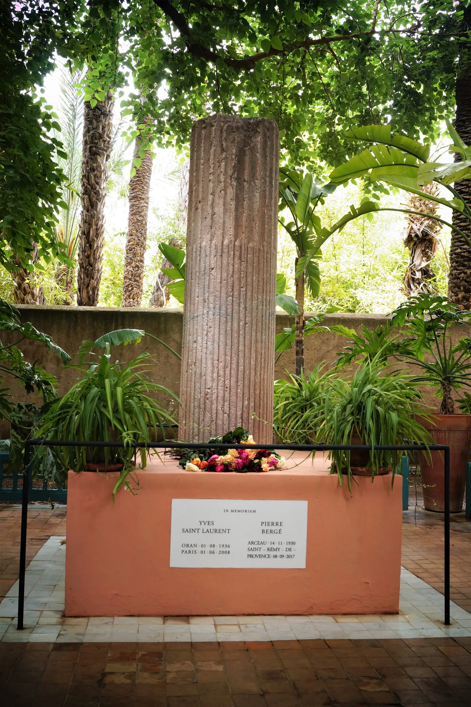 อนุสรณ์ของ Yves Saint Laurent ภายใน Jardin Majorelle ภาพถ่ายเมื่อ 2 มิถุนายน 2018