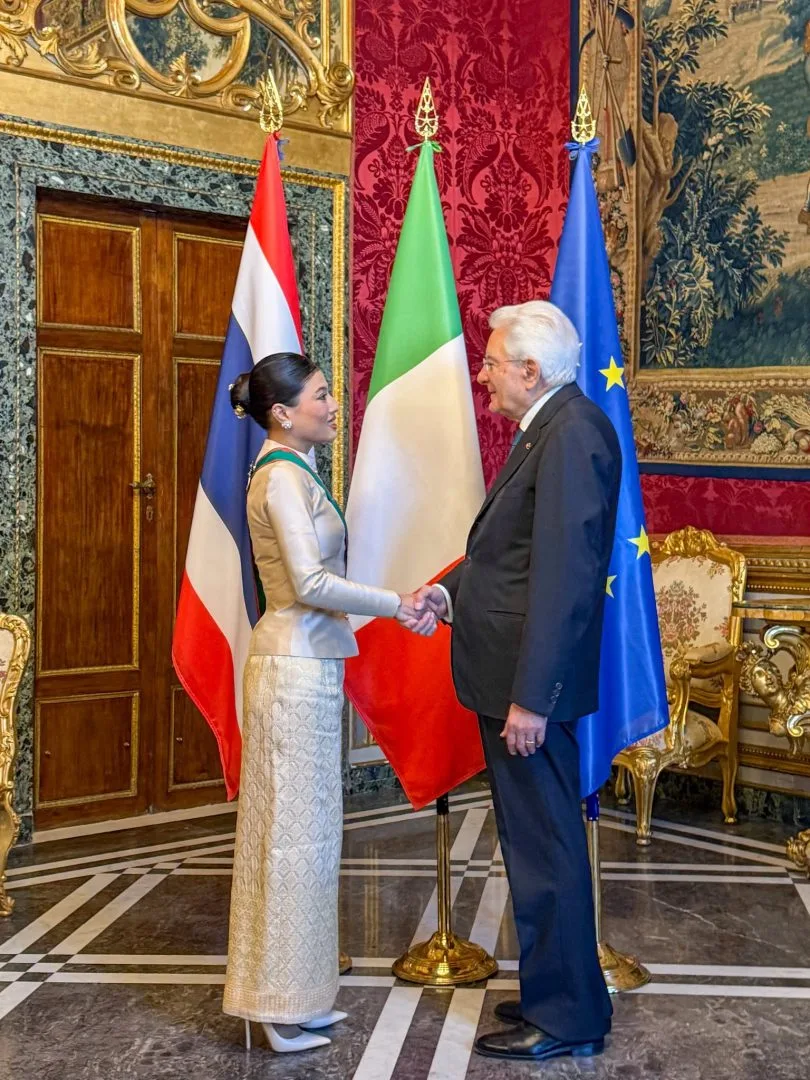 ภาพจากหน่วยราชการในพระองค์ กับนายแซร์โจ มัตตาเรลล่า ประธานาธิบดีแห่งสาธารณรัฐอิตาลี ณ ทำเนียบประธานาธิบดีแห่งสาธารณรัฐอิตาลี ในข่าววันที่ 22 ตุลาคม 2569