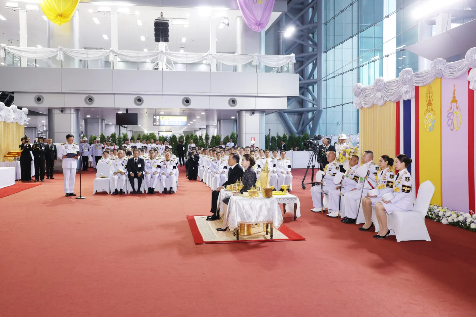 กราบบังคมทูลรายงานความเป็นมาของสถานีกลางกรุงเทพอภิวัฒน์