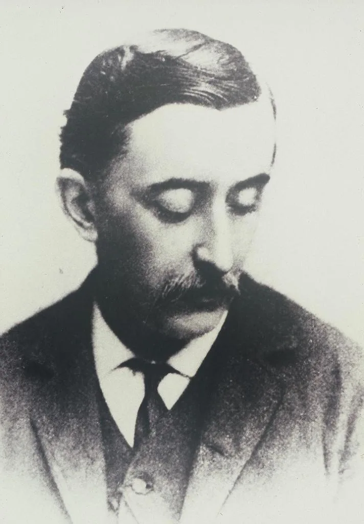 ภาพถ่ายบุคคลของ Lafcadio Hearn ปี 1889 โดย Frederick Gutekunst