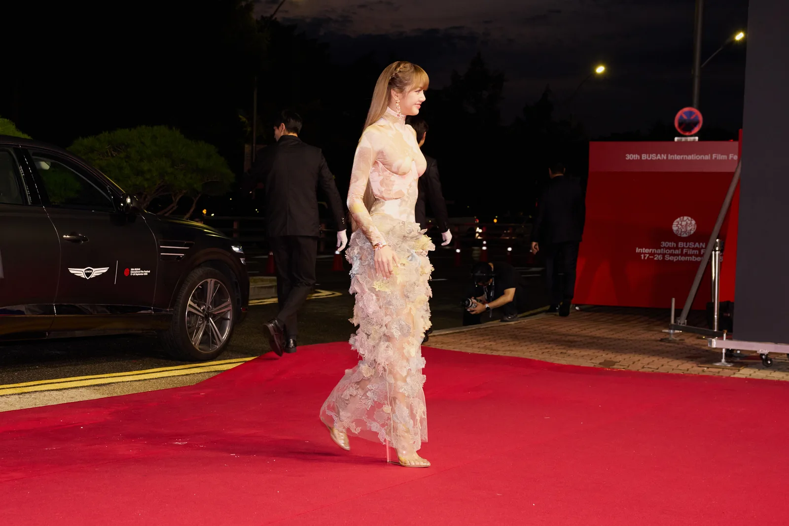 LISA ลลิษา มโนบาล ที่พรมแดงเทศกาลภาพยนตร์นานาชาติปูซาน ครั้งที่ 30 ปี 2025