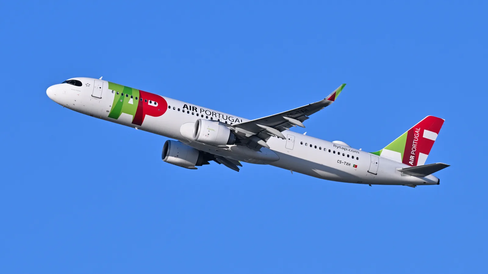 เครื่องบิน Airbus A321neo ทะเบียน CS-TXH ของ TAP Air Portugal เที่ยวบิน 218 ขึ้นบินจากท่าอากาศยานบอสตันไปลิสบอน กรกฎาคม 2026