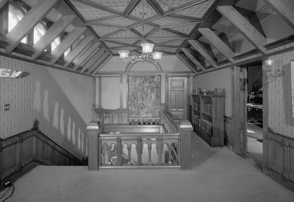 โถงบันไดชั้นสามของบ้าน Mark Twain ภาพจาก HABS ถ่ายโดย Jack E. Boucher ปี 1995