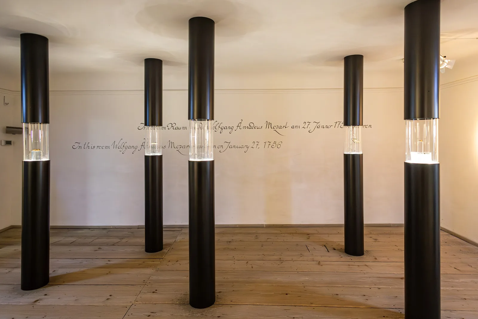 ห้องที่ Wolfgang Amadé Mozart เกิด ในบ้านโมสาร์ทหลังแรก ภาพถ่ายเมื่อ 10 เมษายน 2024
