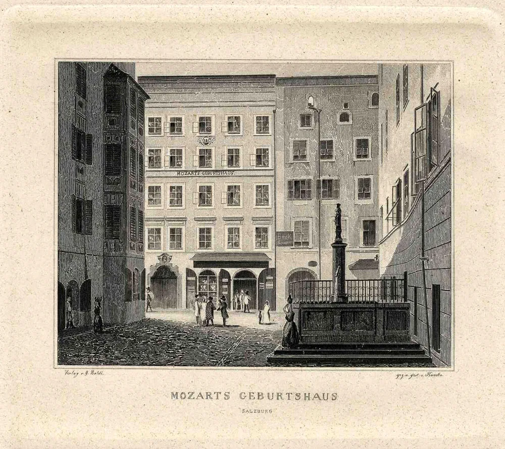ภาพพิมพ์ลายเส้นเหล็กของลาน Hagenauerplatz และบ้านเกิดโมสาร์ท โดย Wilhelm Knocke ราวปี 1860 ด้านหน้าเป็นเสาพระแม่มารีย์บนน้ำพุ Löchlbrunnen ที่ถูกรื้อในปี 1873