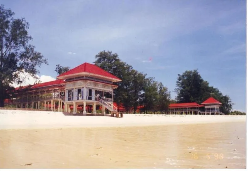 ศาลาลงสรงริมชายหาด ภาพจากข้อมูลโบราณสถานของกรมศิลปากร