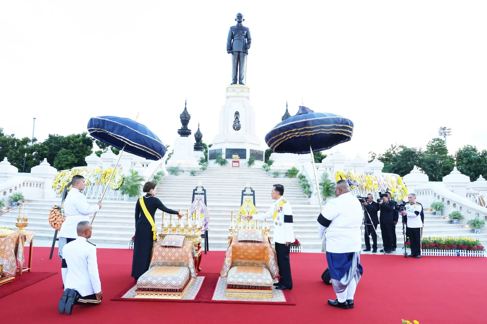 พระบรมราชานุสาวรีย์ และพวงมาลา ณ อุทยานเฉลิมพระเกียรติฯ เขตดุสิต วันที่ 13 ตุลาคม 2569