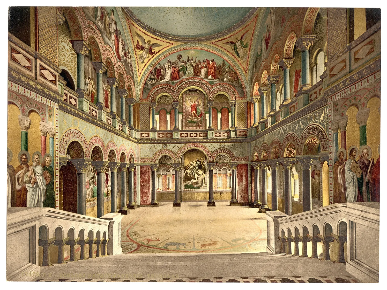 ห้องบัลลังก์ของปราสาท Neuschwanstein ในภาพพิมพ์ Photochrom ช่วงปี 1890–1900 มีบันได แนวเสา และภาพเขียนบนผนังและโดม