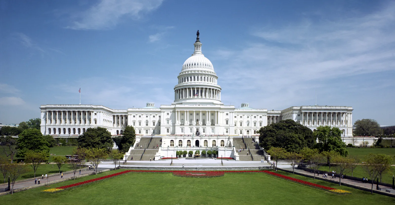 อาคารรัฐสภาสหรัฐ (United States Capitol) ด้านทิศตะวันตก ที่ทำการของสภาคองเกรสซึ่งเป็นเป้าหมายของค่าล็อบบี้ AI Q3 2026