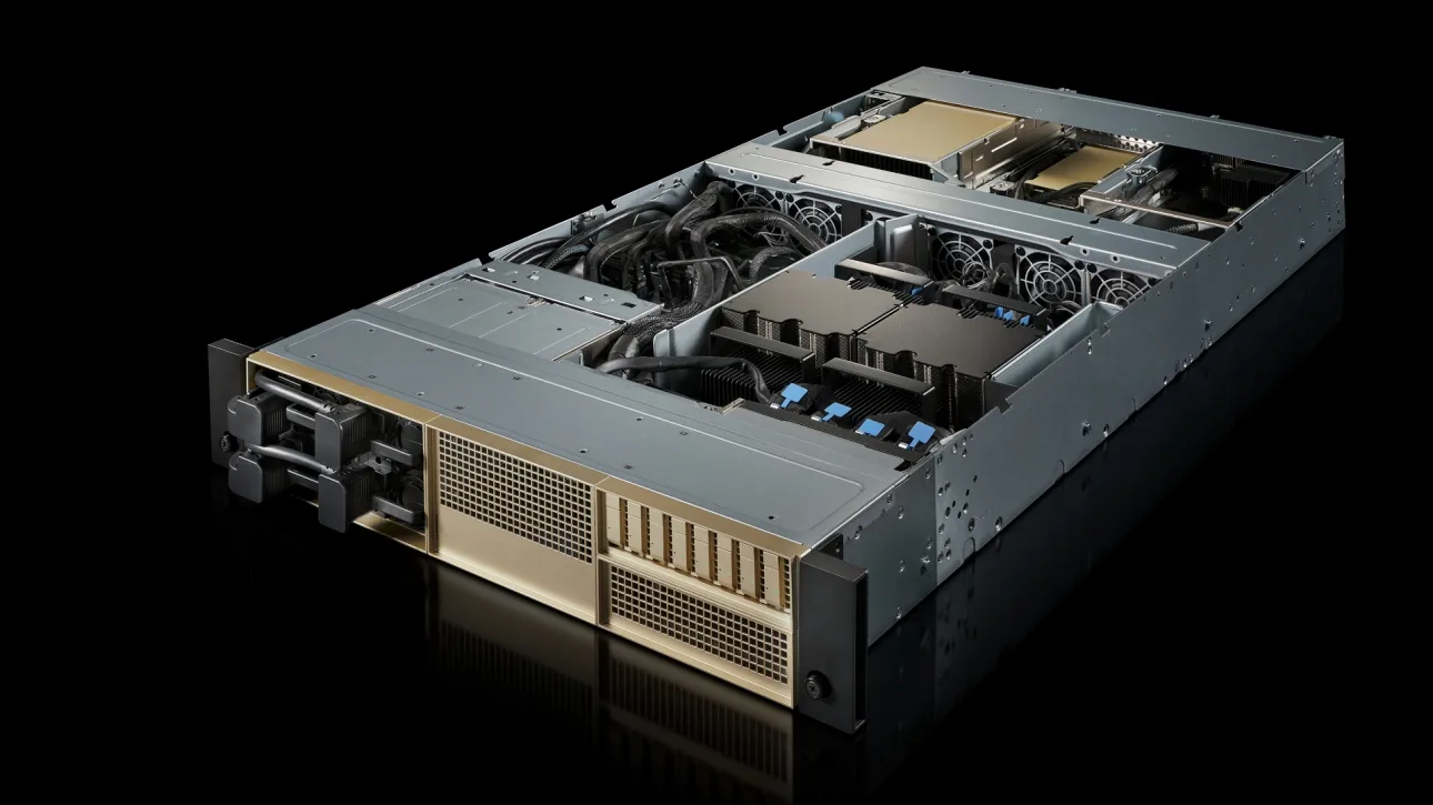 เซิร์ฟเวอร์ที่ใช้บอร์ดซีพียู NVIDIA Vera แบบ 2 ซ็อกเก็ต เปิดฝาให้เห็นภายใน