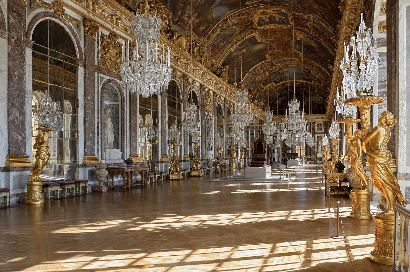 ห้องกระจก Hall of Mirrors ในพระราชวังแวร์ซาย