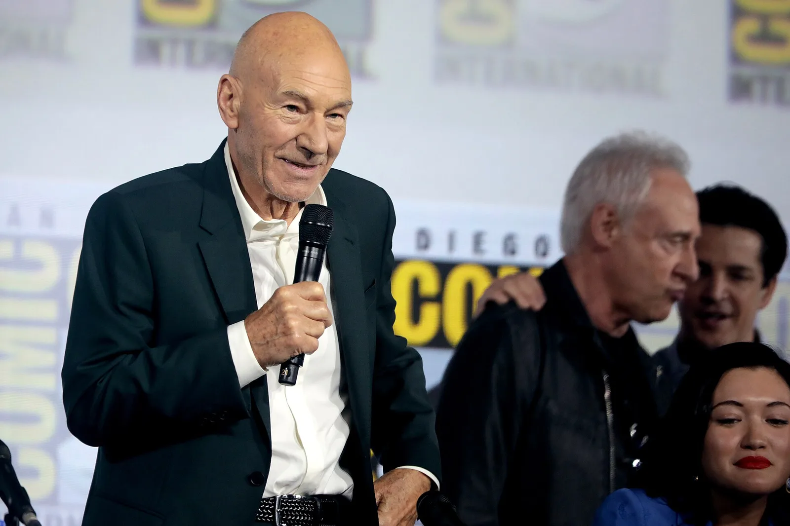 แพทริก สจ๊วต และ Brent Spiner เพื่อนร่วมแสดงจาก Star Trek บนเวที San Diego Comic-Con 2019