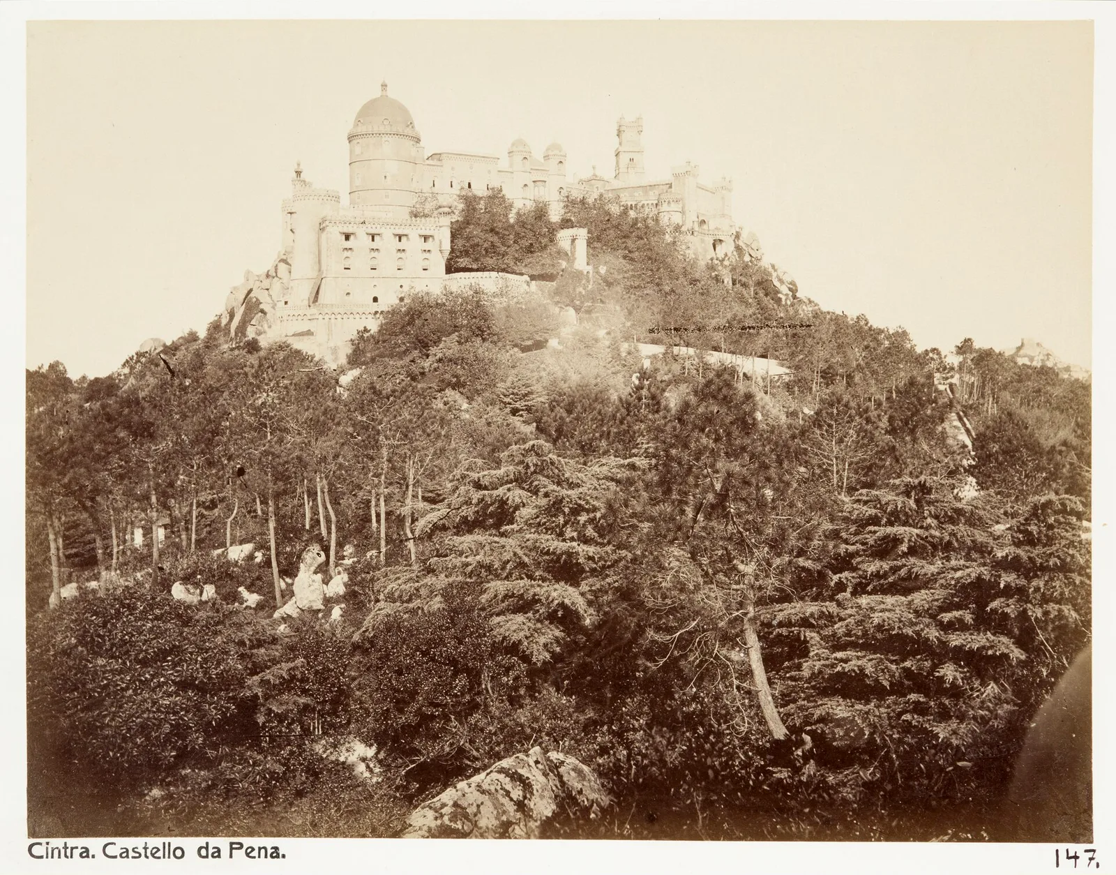 พระราชวังเปนาบนยอดเขาเหนือป่า ภาพถ่ายก่อนปี 1895 ในคอลเลกชันของ Hallwyl Museum