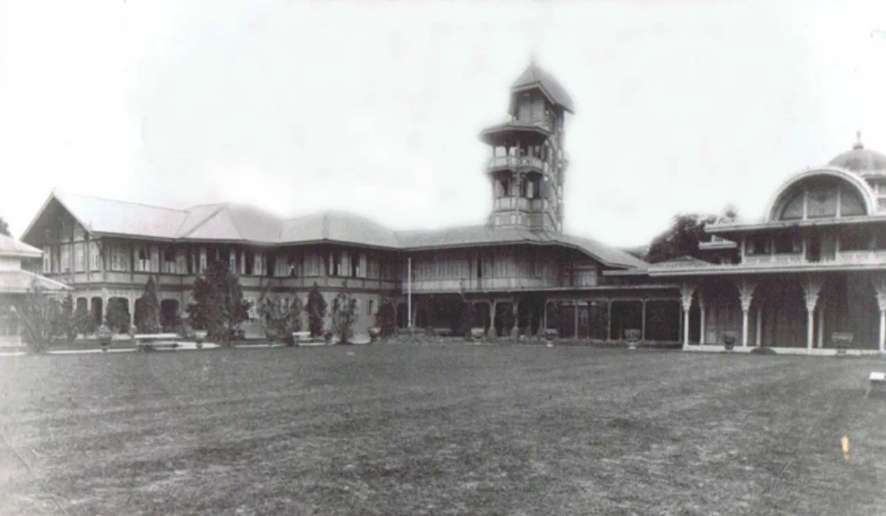 ภาพถ่ายเก่า พระราชวังพญาไท ตามคำบรรยายของแหล่งภาพที่ระบุช่วงทศวรรษ 1910