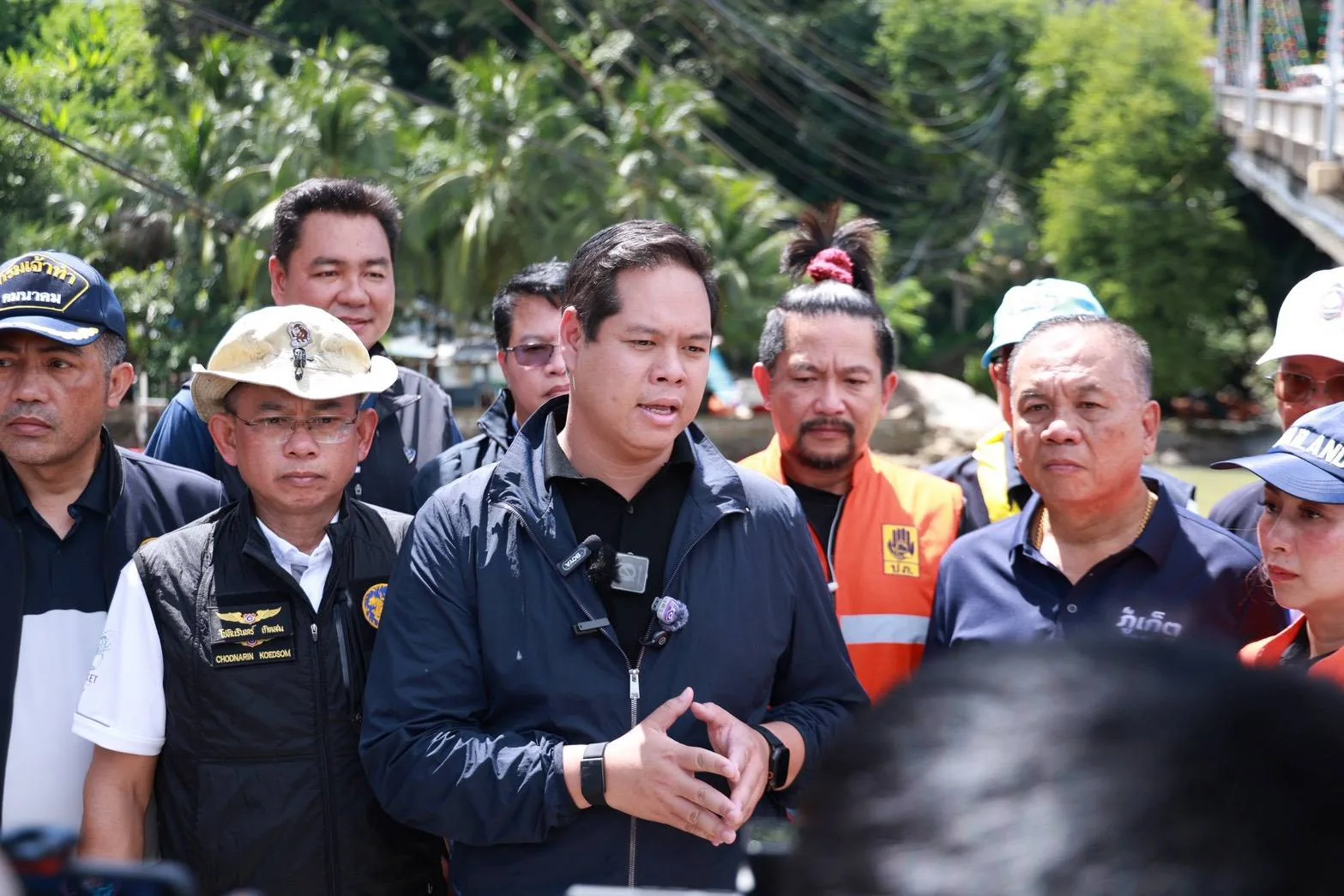 คณะของนายสรรเพชญ บุญญามณี รัฐมนตรีช่วยว่าการกระทรวงคมนาคม ลงพื้นที่ติดตามผลกระทบจากน้ำท่วมและดินสไลด์ในจังหวัดภูเก็ต