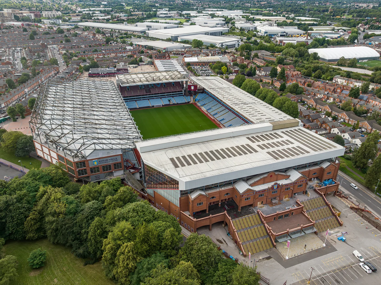 ภาพมุมสูงของ Villa Park สนามเหย้าของ Aston Villa ในเบอร์มิงแฮม สนามที่ Aston Villa ชนะ Manchester City ในพรีเมียร์ลีก นัดที่ 8 2026/27