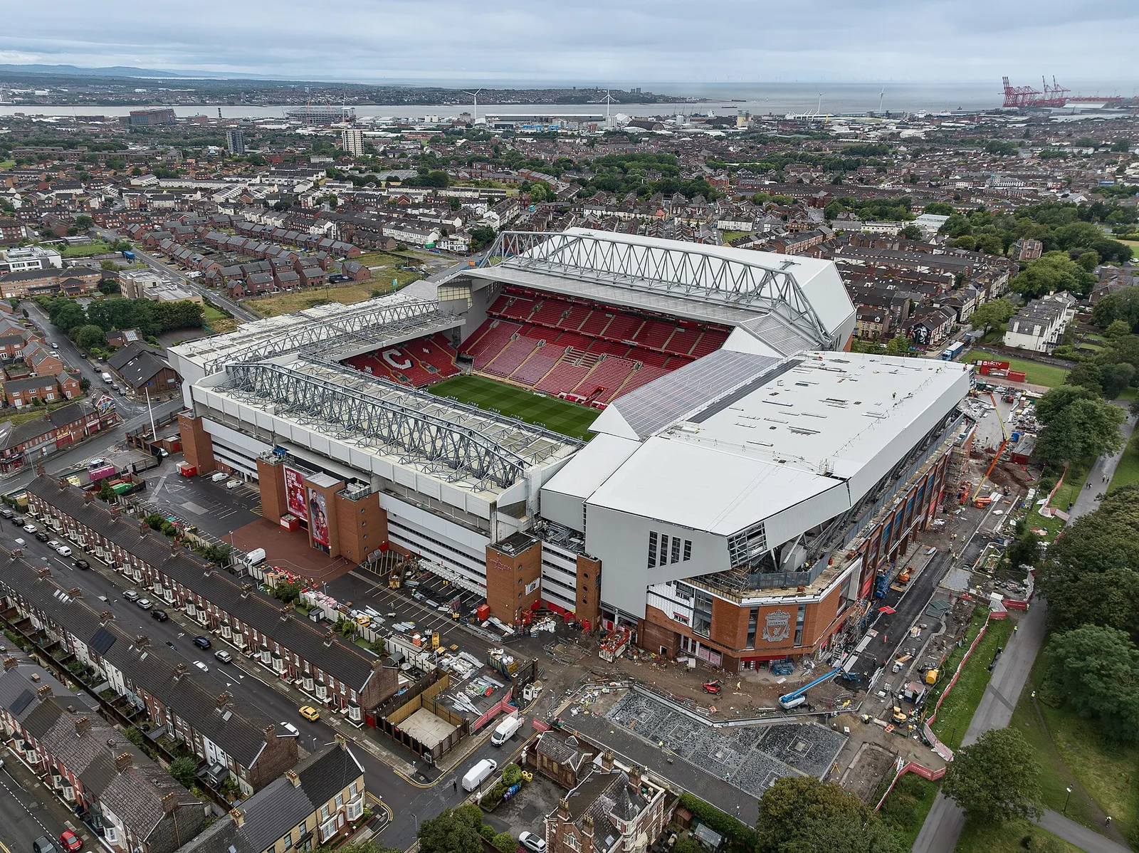 สนาม Anfield และชุมชนโดยรอบมองจากมุมสูง ภาพถ่ายเมื่อ 31 กรกฎาคม 2023