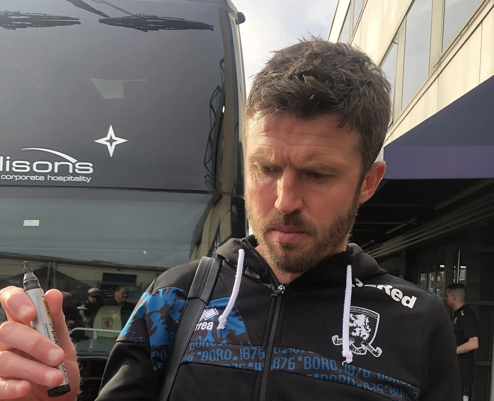 Michael Carrick หัวหน้าโค้ชแมนเชสเตอร์ ยูไนเต็ด ในชุดวอร์ม Middlesbrough หลังเกมพบ Millwall เมื่อ 12 เมษายน 2025 ก่อนย้ายมาคุมแมนยู