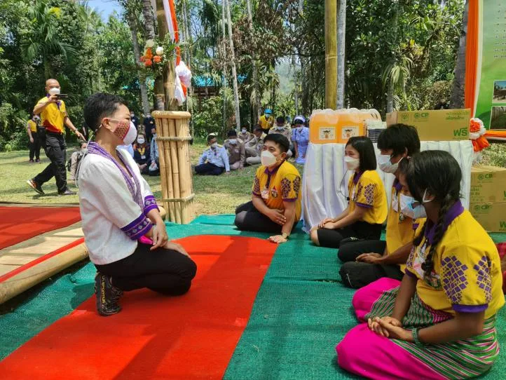 ภาพข่าวพระกรณียกิจ วันที่ 28 เมษายน 2565 กับเด็กและเยาวชนในพื้นที่ อำเภอสังขละบุรี จังหวัดกาญจนบุรี