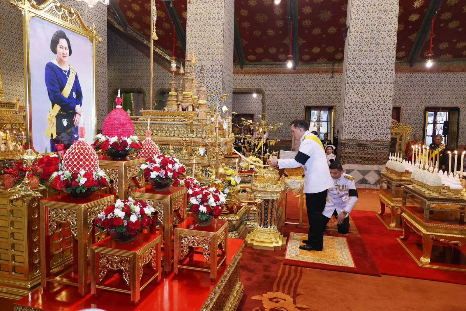 ภาพข่าวพระราชกรณียกิจ วันที่ 5 ธันวาคม 2568 ภายใน พระที่นั่งอมรินทรวินิจฉัย พระบรมมหาราชวัง ในการพระราชพิธีทรงบำเพ็ญพระราชกุศลทักษิณานุปทาน และสถาปนาพระอิสริยศักดิ์เฉลิมพระนามพระอัฐิ