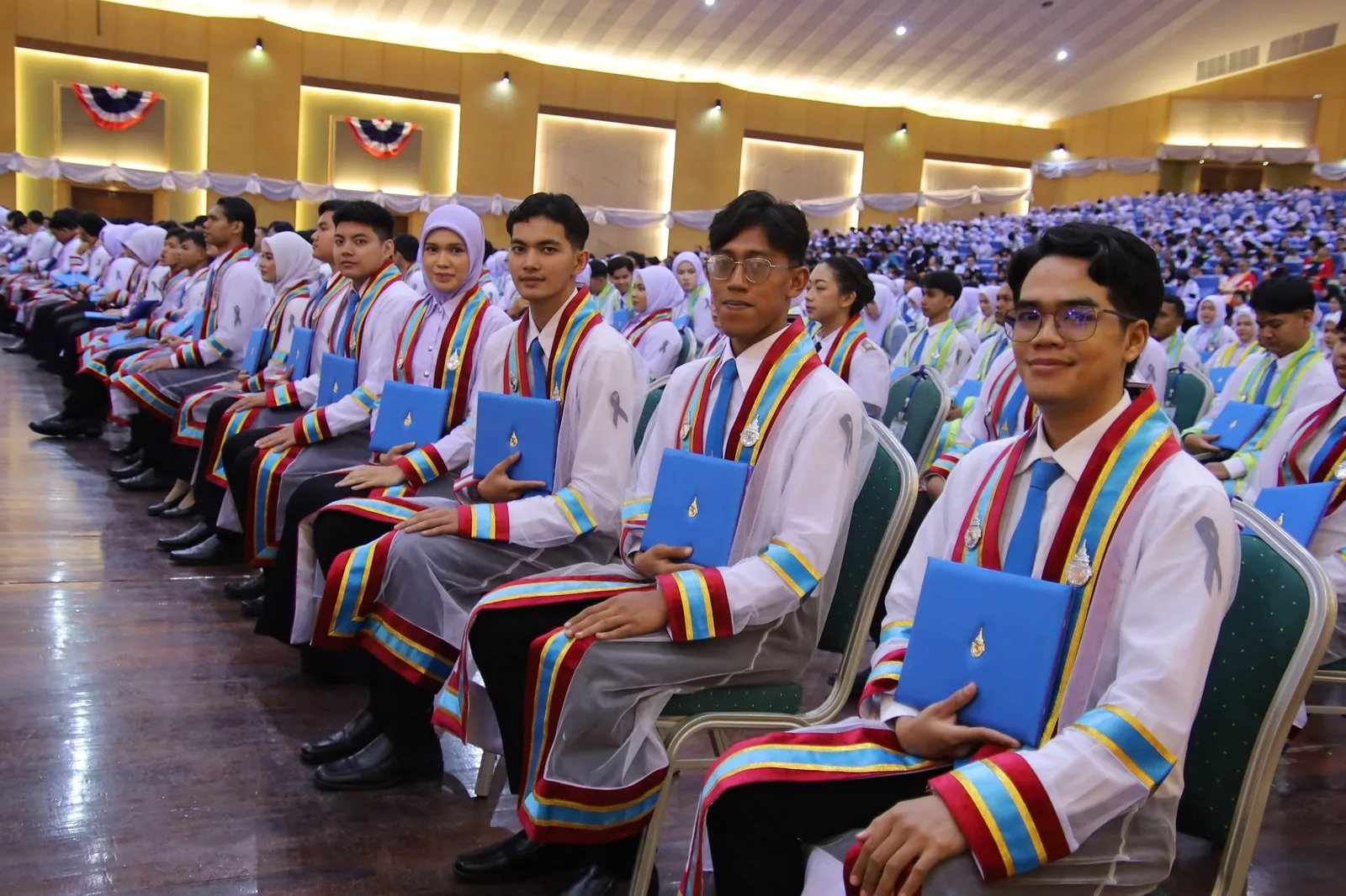 บัณฑิตมหาวิทยาลัยนราธิวาสราชนครินทร์ ประจำปีการศึกษา 2568 ภายในอาคารเฉลิมพระเกียรติ