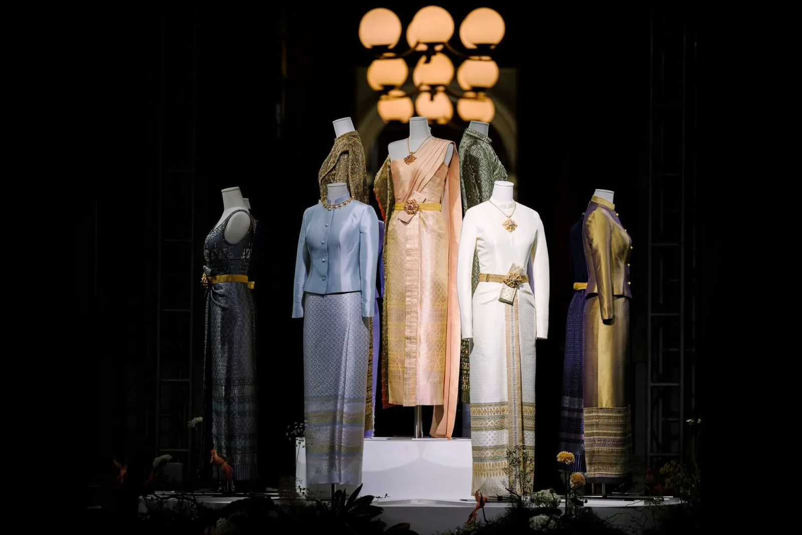 ชุดไทยที่จัดแสดงบนหุ่นภายในงานชุดไทย ณ Tokyo National Museum กรุงโตเกียว