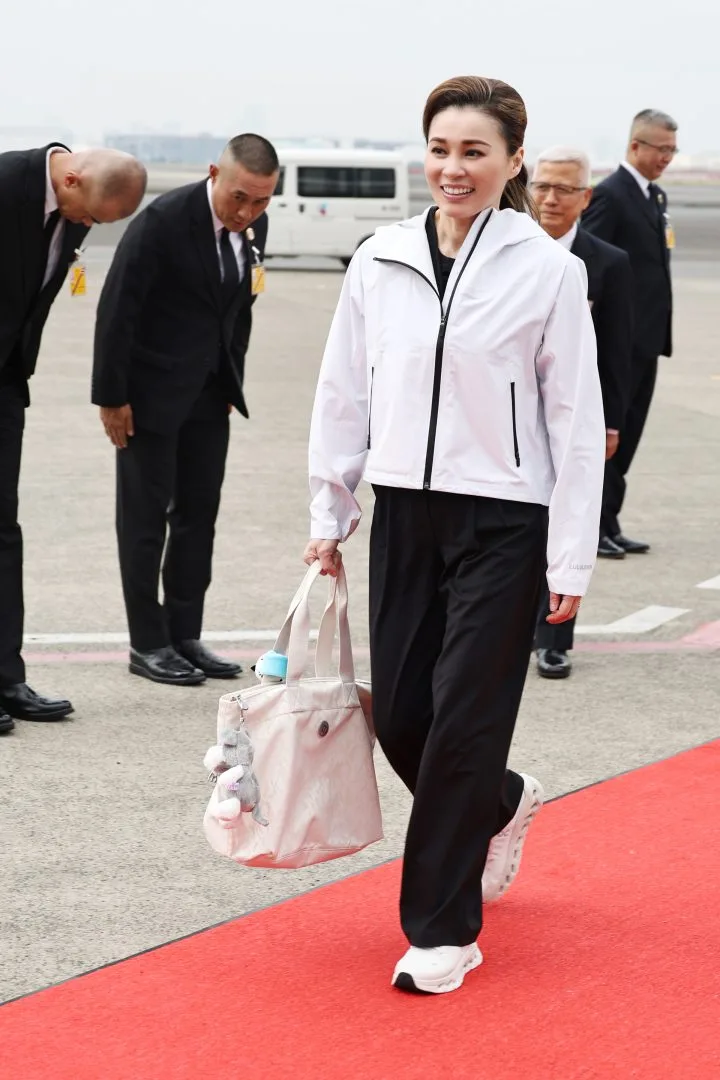 ภาพจากหน่วยราชการในพระองค์ ในข่าว เสด็จพระราชดำเนินโดยเครื่องบินพระที่นั่ง จากเมืองซัปโปโร ไปยังกรุงโตเกียว ประเทศญี่ปุ่น วันที่ 20 ตุลาคม 2569